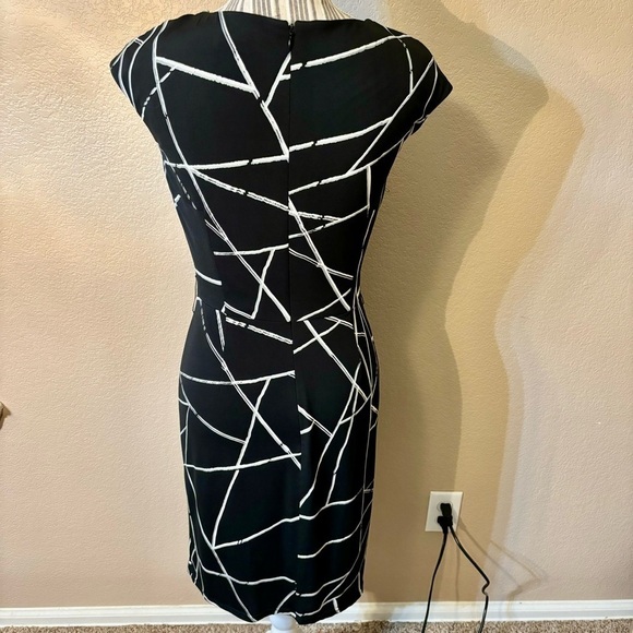 NWT Tahari Dress Sz 2 Arthur S. Levine Black White Geometric Lines Short Slv ASL - Picture 6 of 16